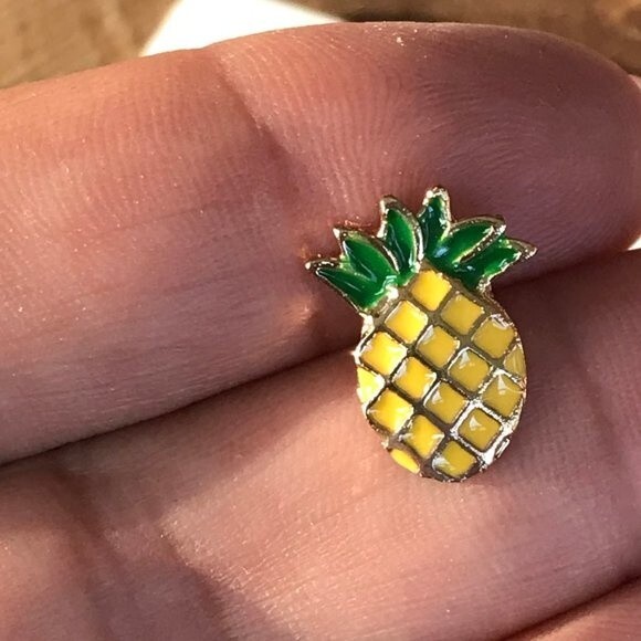 Pineapple Stud Earrings  Yellow Green Enamel on Goldtone NEW! 1134S4 - Picture 5 of 5